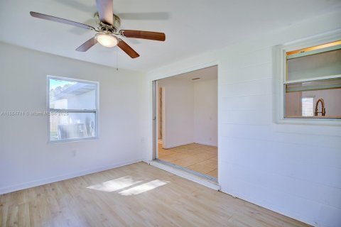 House in Sebring, Florida 3 bedrooms, 175.03 sq.m. № 1930233 - photo 13