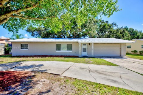 House in Sebring, Florida 3 bedrooms, 175.03 sq.m. № 1930233 - photo 1