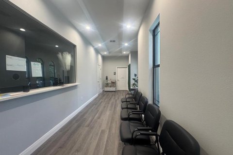 Propiedad comercial en alquiler en Orlando, Florida, 376.16 m2 № 1912441 - foto 4