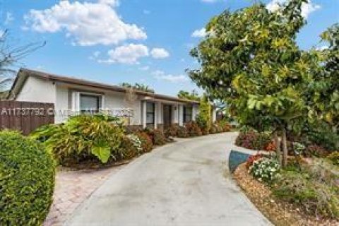House in Homestead, Florida 3 bedrooms, 120.77 sq.m. № 1709356 - photo 2