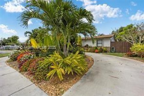 House in Homestead, Florida 3 bedrooms, 120.77 sq.m. № 1709356 - photo 3