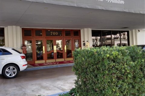 Condo in Coral Gables, Florida  № 2059740 - photo 2