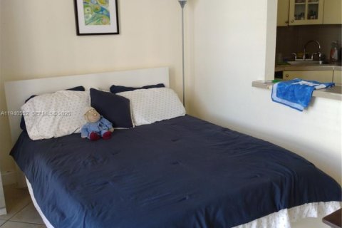 Condo in Coral Gables, Florida  № 2059740 - photo 5