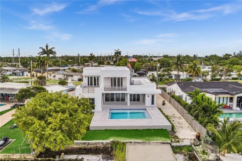 House in Miami, Florida 5 bedrooms № 1861634 - photo 24