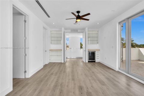 House in Miami, Florida 5 bedrooms № 1861634 - photo 18