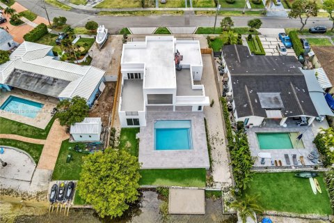 House in Miami, Florida 5 bedrooms № 1861634 - photo 25