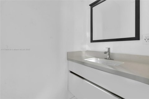 House in Miami, Florida 5 bedrooms № 1861634 - photo 7