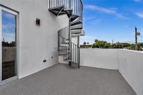 House in Miami, Florida 5 bedrooms № 1861634 - photo 19