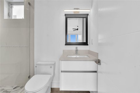 House in Miami, Florida 5 bedrooms № 1861634 - photo 16