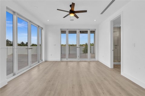 House in Miami, Florida 5 bedrooms № 1861634 - photo 14