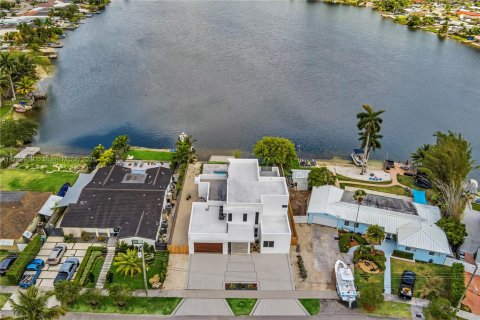 House in Miami, Florida 5 bedrooms № 1861634 - photo 27