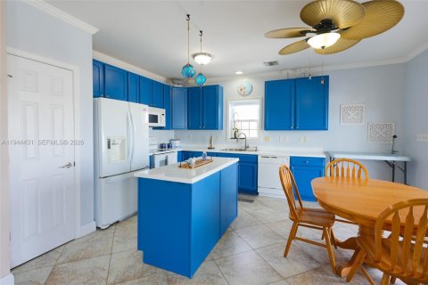 House in Key Largo, Florida 4 bedrooms, 166.11 sq.m. № 2002395 - photo 6