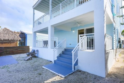 House in Key Largo, Florida 4 bedrooms, 166.11 sq.m. № 2002395 - photo 17