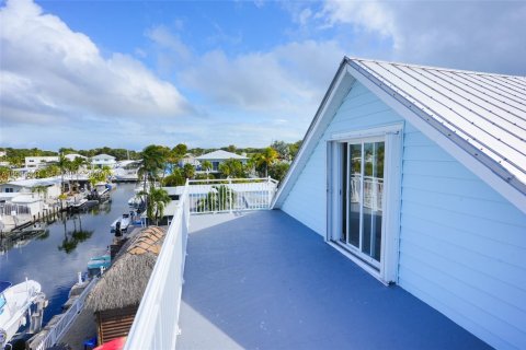House in Key Largo, Florida 4 bedrooms, 166.11 sq.m. № 2002395 - photo 10