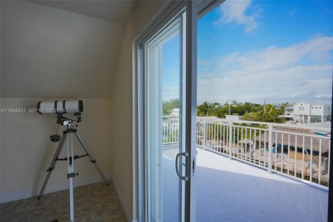 House in Key Largo, Florida 4 bedrooms, 166.11 sq.m. № 2002395 - photo 29