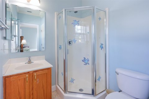 House in Key Largo, Florida 4 bedrooms, 166.11 sq.m. № 2002395 - photo 25