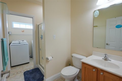 House in Key Largo, Florida 4 bedrooms, 166.11 sq.m. № 2002395 - photo 26