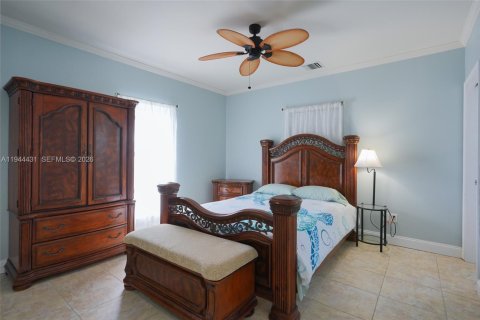 House in Key Largo, Florida 4 bedrooms, 166.11 sq.m. № 2002395 - photo 23