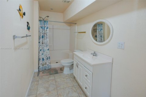 House in Key Largo, Florida 4 bedrooms, 166.11 sq.m. № 2002395 - photo 28