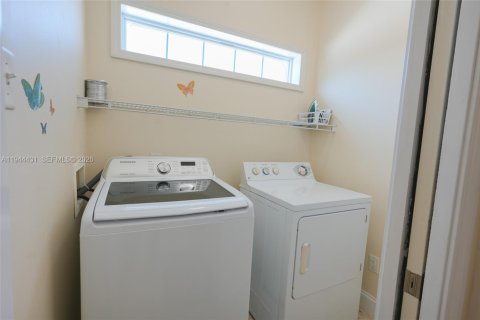 House in Key Largo, Florida 4 bedrooms, 166.11 sq.m. № 2002395 - photo 27