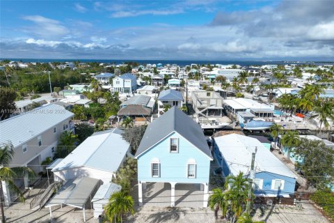 House in Key Largo, Florida 4 bedrooms, 166.11 sq.m. № 2002395 - photo 19