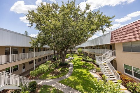 Condo in Saint Petersburg, Florida, 2 bedrooms  № 1802291 - photo 2