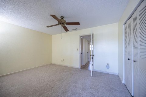Condo in Saint Petersburg, Florida, 2 bedrooms  № 1802291 - photo 18