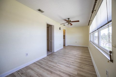 Condo in Saint Petersburg, Florida, 2 bedrooms  № 1802291 - photo 24