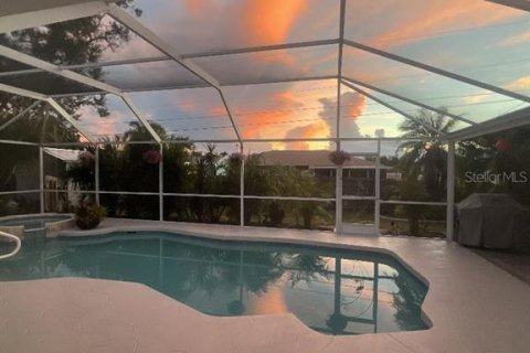 House in Englewood, Florida 3 bedrooms, 126.25 sq.m. № 2395877 - photo 22