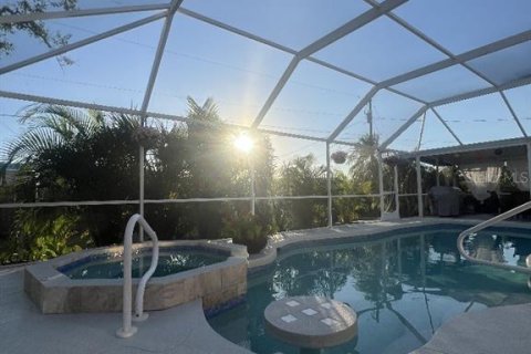 House in Englewood, Florida 3 bedrooms, 126.25 sq.m. № 2395877 - photo 23