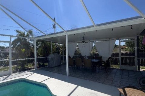 House in Englewood, Florida 3 bedrooms, 126.25 sq.m. № 2395877 - photo 21