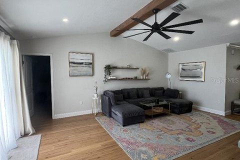 House in Englewood, Florida 3 bedrooms, 126.25 sq.m. № 2395877 - photo 8