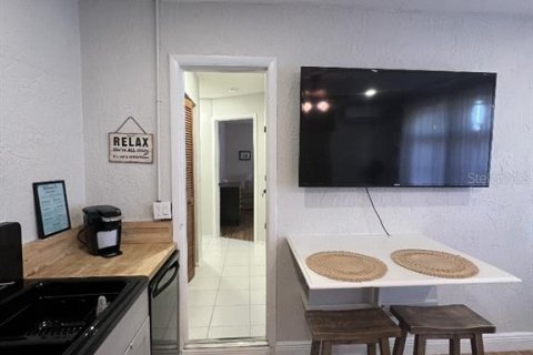 House in Englewood, Florida 3 bedrooms, 126.25 sq.m. № 2395877 - photo 16
