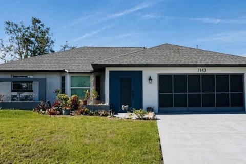 House in Englewood, Florida 3 bedrooms, 126.25 sq.m. № 2395877