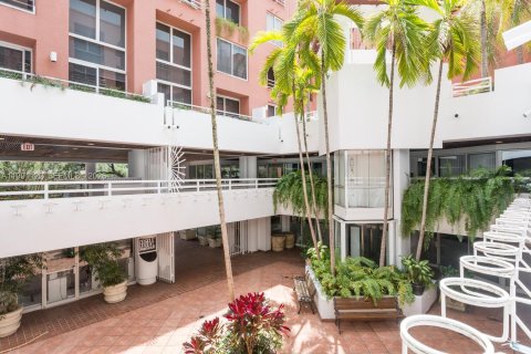 Condo in Miami, Florida, 1 bedroom  № 2062782 - photo 19
