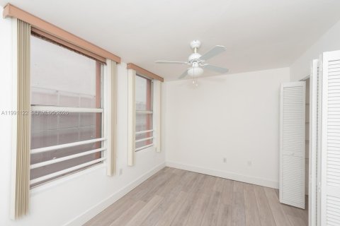 Condo in Miami, Florida, 1 bedroom  № 2062782 - photo 12