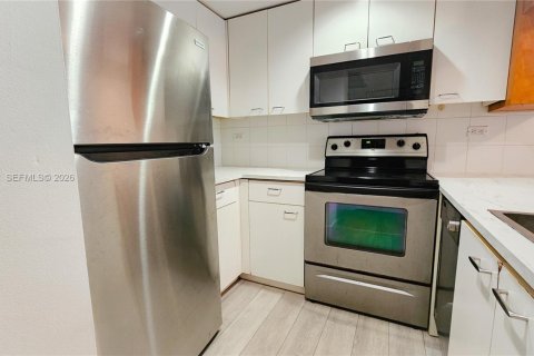 Condo in Miami, Florida, 1 bedroom  № 2062782 - photo 10