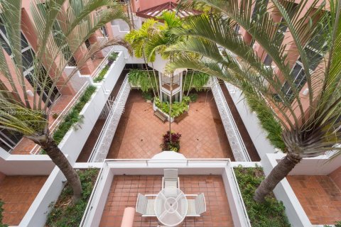 Condo in Miami, Florida, 1 bedroom  № 2062782 - photo 18