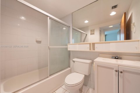 Condo in Miami, Florida, 1 bedroom  № 2062782 - photo 15