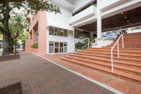 Condo in Miami, Florida, 1 bedroom  № 2062782 - photo 2