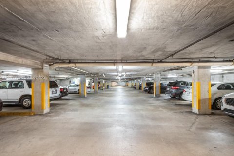 Condo in Miami, Florida, 1 bedroom  № 2062782 - photo 23