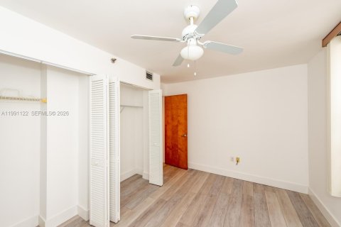 Condo in Miami, Florida, 1 bedroom  № 2062782 - photo 14