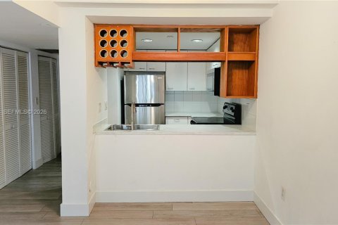 Condo in Miami, Florida, 1 bedroom  № 2062782 - photo 7