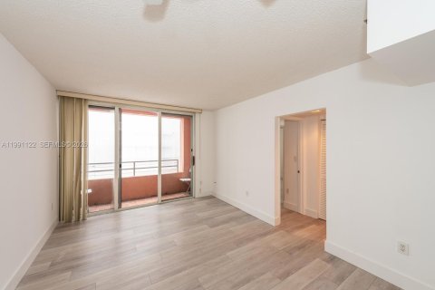 Condo in Miami, Florida, 1 bedroom  № 2062782 - photo 5