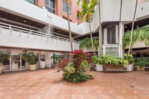 Condo in Miami, Florida, 1 bedroom  № 2062782 - photo 20