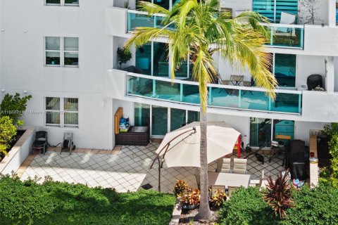 Copropriété à vendre à North Bay Village, Floride: 2 chambres, 116.22 m2 № 1979517 - photo 2