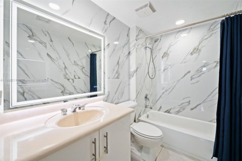 Copropriété à vendre à North Bay Village, Floride: 2 chambres, 116.22 m2 № 1979517 - photo 19