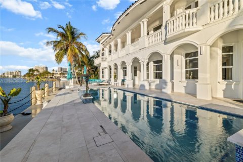 Купить виллу или дом в Норт-Майами-Бич, Флорида 5 спален, 728.63м2, № 2027796 - фото 8