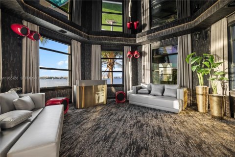 Купить виллу или дом в Норт-Майами-Бич, Флорида 5 спален, 728.63м2, № 2027796 - фото 19