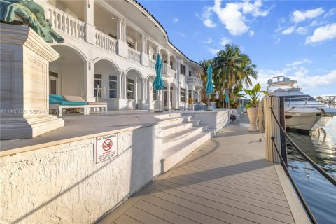 Купить виллу или дом в Норт-Майами-Бич, Флорида 5 спален, 728.63м2, № 2027796 - фото 18